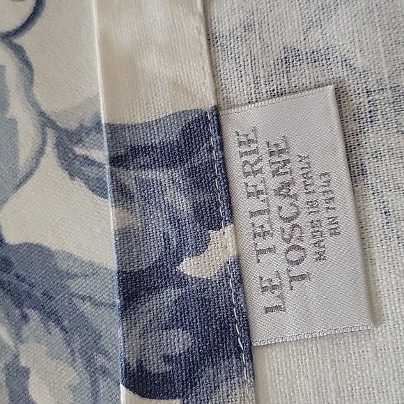 NWT Le Telerie Toscane Blue Grapes Tablecloth Italy 100% Cotton 70"x 70" - Picture 3 of 6